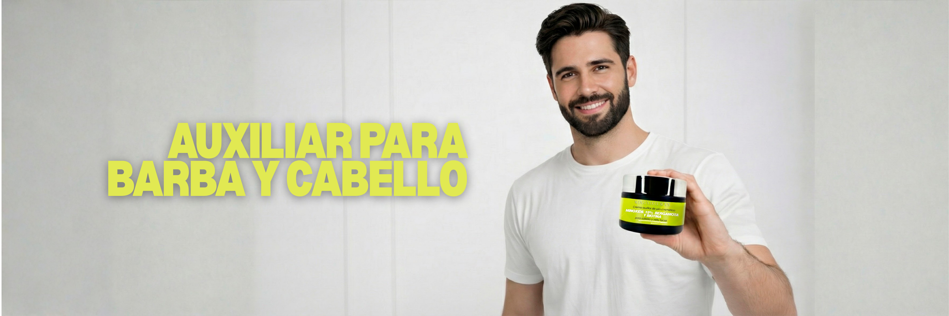 Hombre con barba y cabello sosteniendo crema con minoxidil 15%, bergamota y biotina para barba y cabello